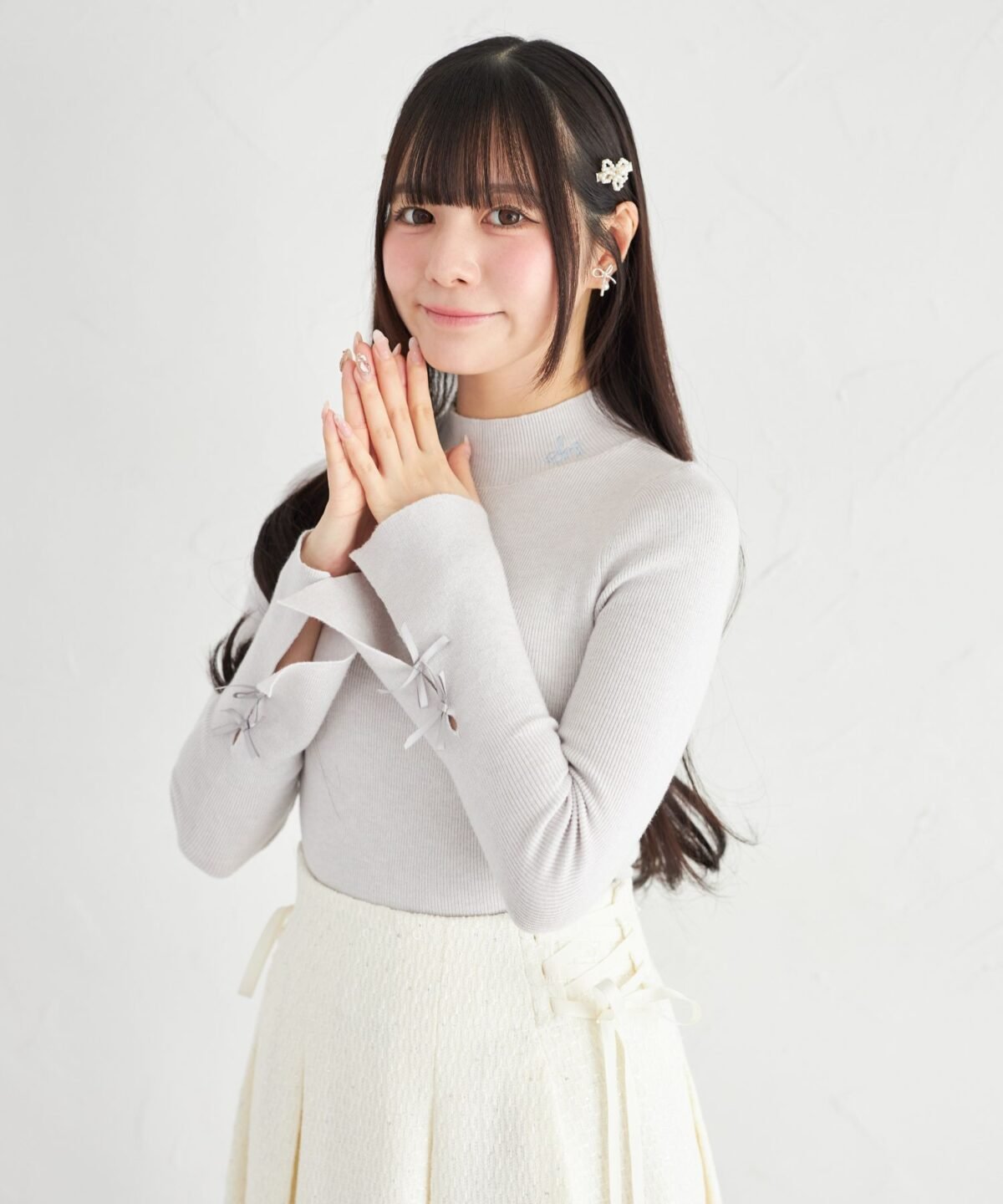 日本新入荷 Suyunn 緞帶刺繡喇叭袖高領薄針織上衣 現貨