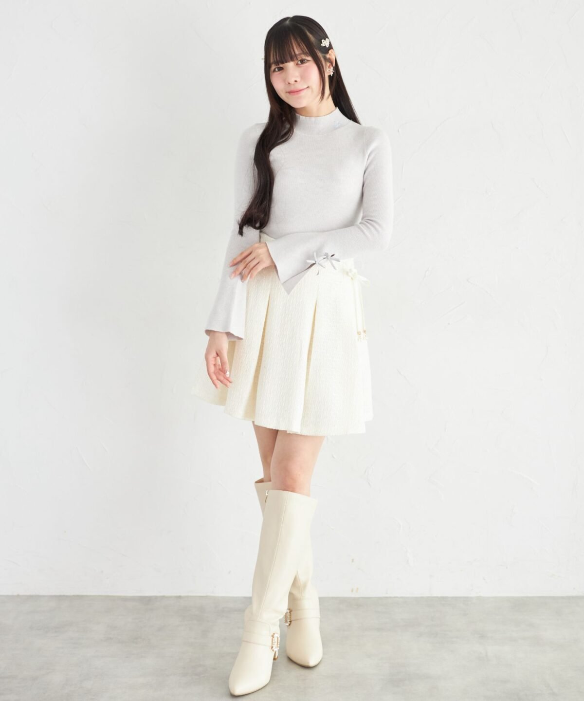 日本新入荷 Suyunn 緞帶刺繡喇叭袖高領薄針織上衣 現貨