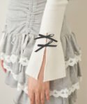 日本新入荷 Suyunn 緞帶刺繡喇叭袖高領薄針織上衣 現貨