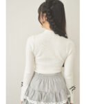 日本新入荷 Suyunn 緞帶刺繡喇叭袖高領薄針織上衣 現貨