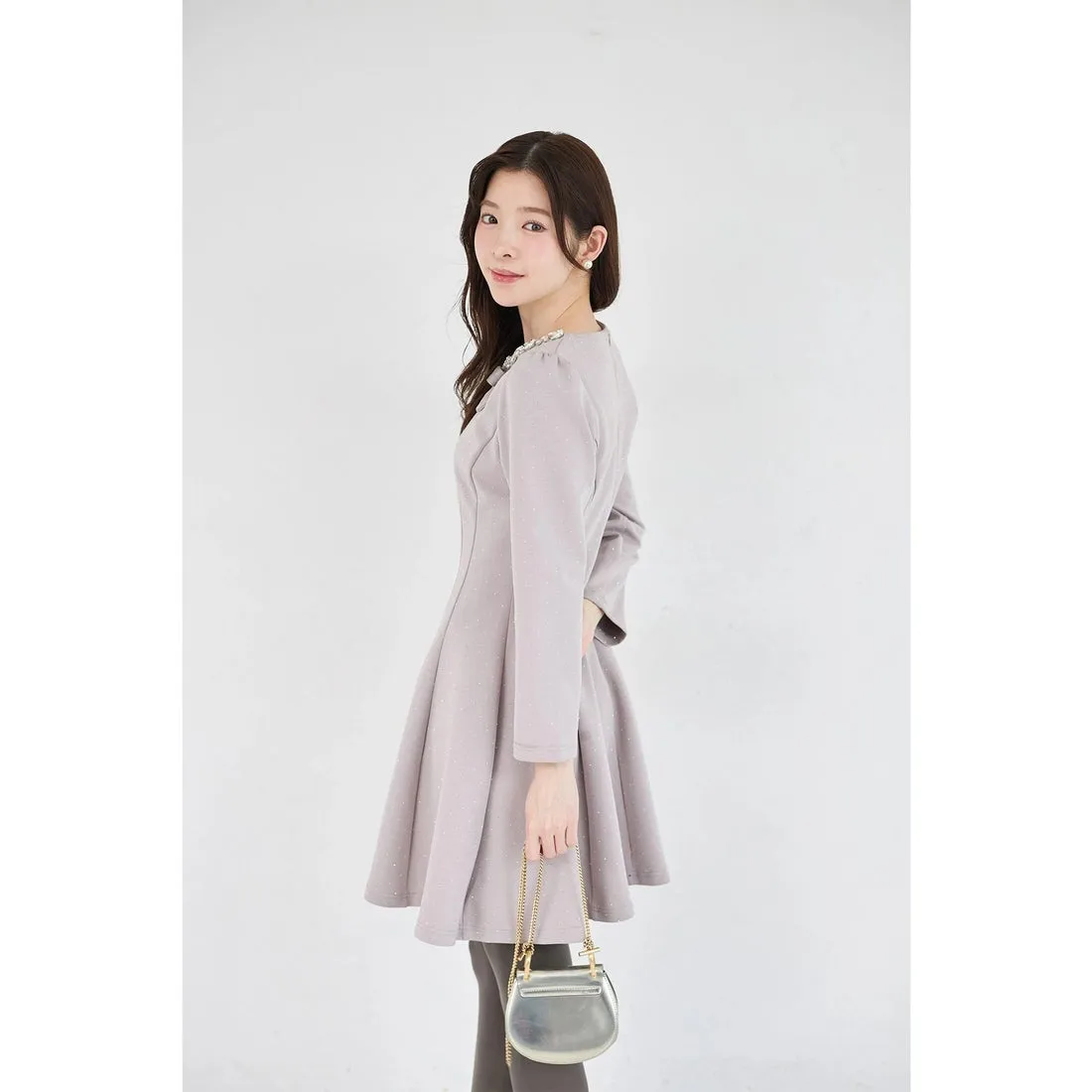 tocco closet きらきらストーン×ビジュー付きリボンボンディングワンピース 蝴蝶結立體閃石彈力修腰連身裙 現貨
