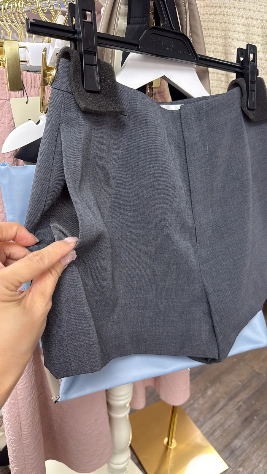 LILY BROWNバリエーションマイクロショートパンツ 絲絨短褲 西裝短褲 現貨