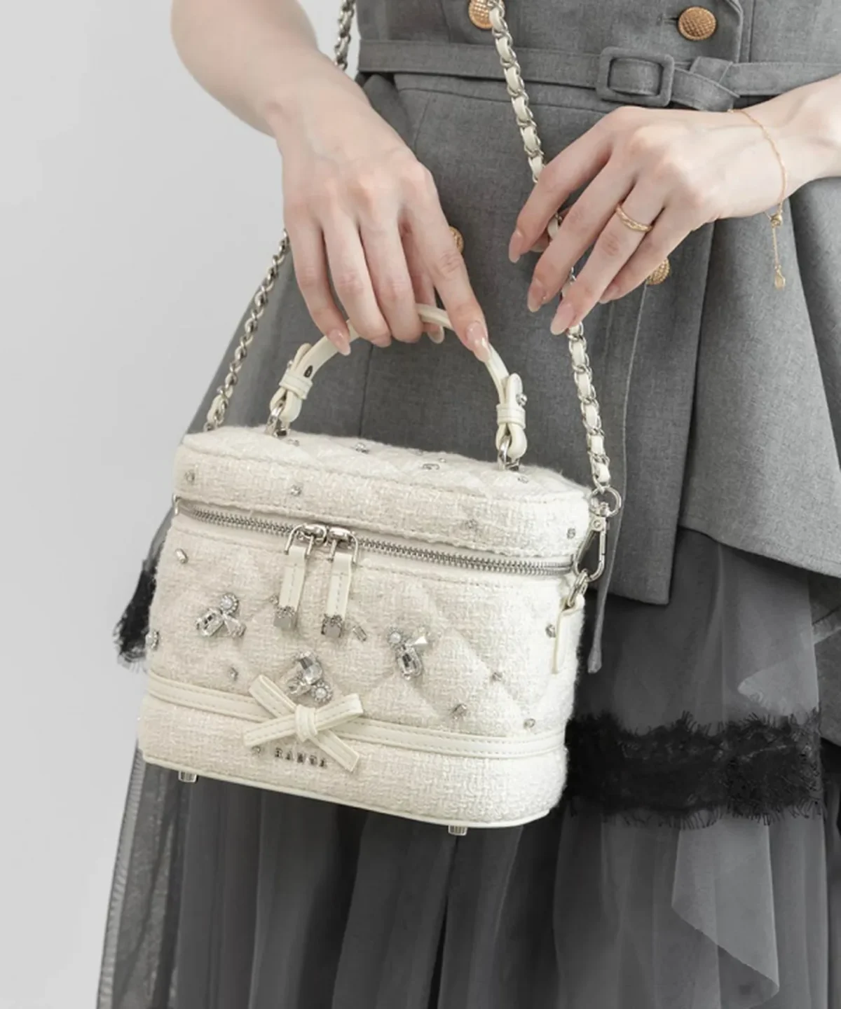 2026 秋冬新款～New Randa 閃石斜孭手袋 超靚2 ways 款 商品番号 FB38133 U 【BAG DAY SPECIAL】2WAY ビジューキルティングバニティバッグ 現貨