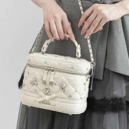 2026 秋冬新款~New Randa 閃石斜孭手袋 超靚2 ways 款 商品番号 FB38133 U 【BAG DAY SPECIAL】2WAY ビジューキルティングバニティバッグ 現貨
