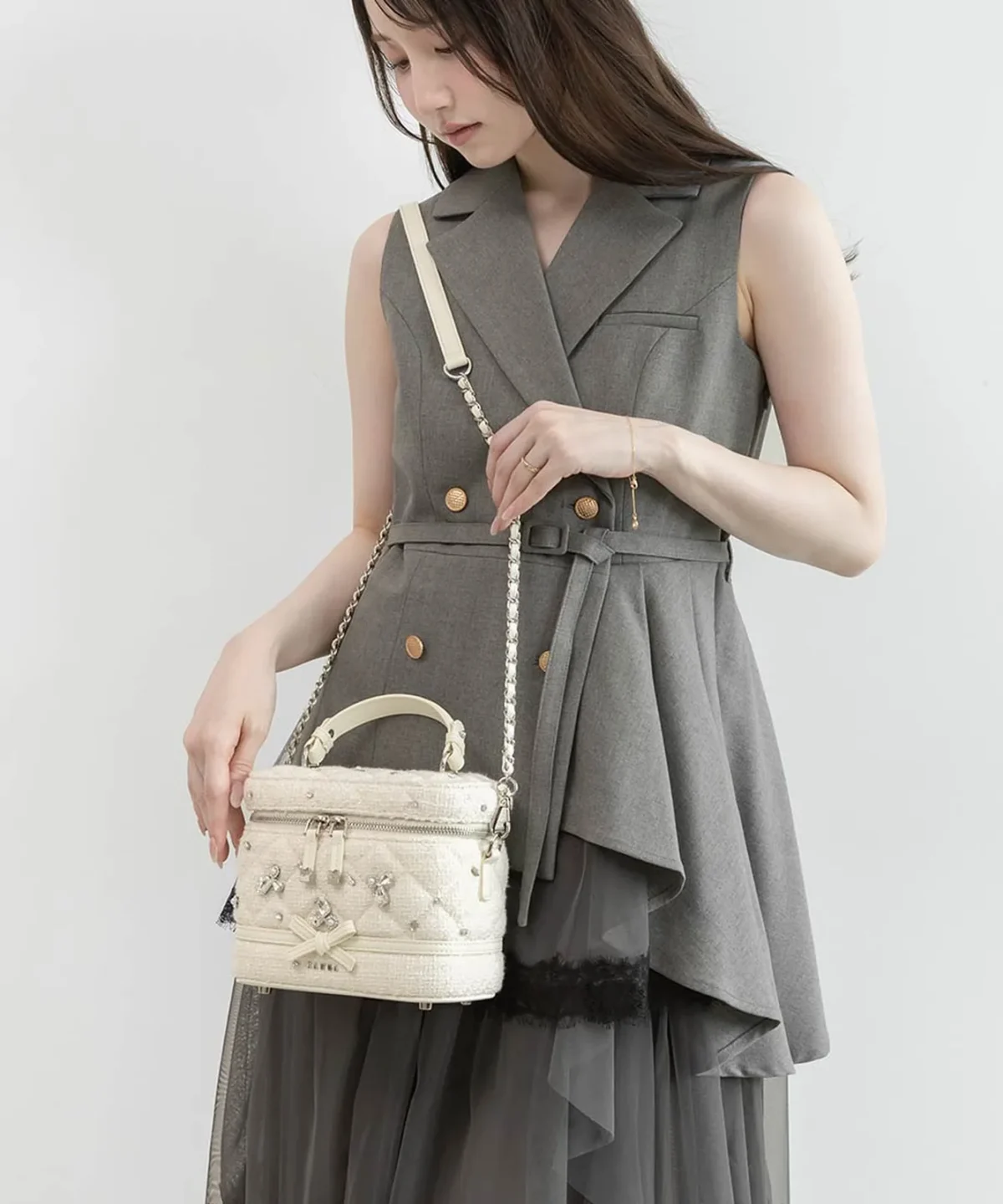 2026 秋冬新款～New Randa 閃石斜孭手袋 超靚2 ways 款 商品番号 FB38133 U 【BAG DAY SPECIAL】2WAY ビジューキルティングバニティバッグ 現貨