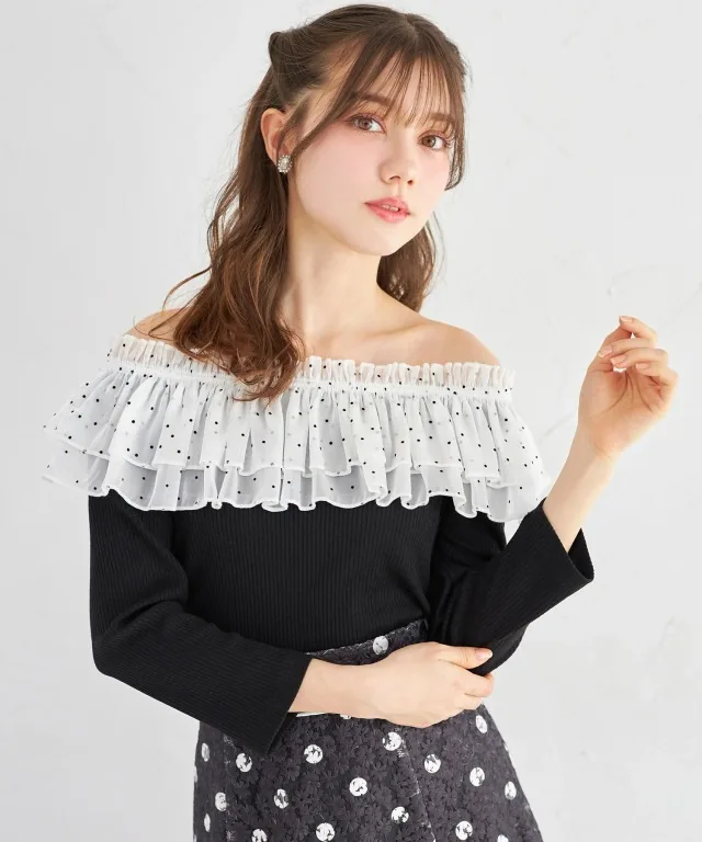 日本 Tocco Closet 中袖 2 ways 一字領波點花邊 top 着こなし広がる2WAY仕様♪ドットフリル付きリブカットプルオーバー 現貨
