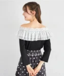 日本 Tocco Closet 中袖 2 ways 一字領波點花邊 top 着こなし広がる2WAY仕様♪ドットフリル付きリブカットプルオーバー 現貨