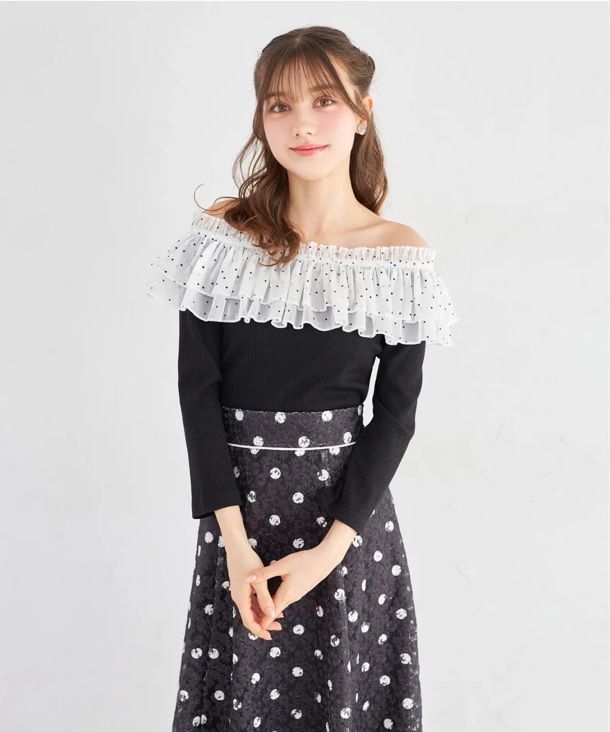 日本 Tocco Closet 中袖 2 ways 一字領波點花邊 top 着こなし広がる2WAY仕様♪ドットフリル付きリブカットプルオーバー 現貨