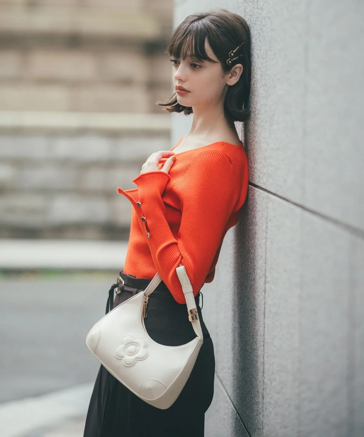2026 秋冬新款 VIS X MARY QUANT  現貨 ～ 袖デイジーボタンVネックリブニット